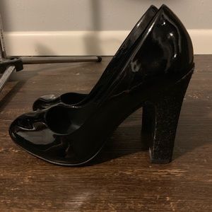 Tory Burch Sz 7.5 Patent Black heels